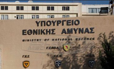 Εισβολή του Ρουβίκωνα στο υπουργείο Εθνικής Άμυνας: «Ξήλωσε» όλη την φρουρά της πύλης ο ΥΕΘΑ Π.Καμμένος