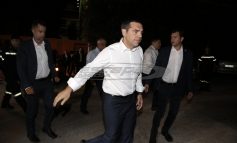 Στο κέντρο επιχειρήσεων ο Τσίπρας για τις φωτιές: «Μεγάλη επιχείρηση σε εξέλιξη, να ενώσουμε τις δυνάμεις μας»