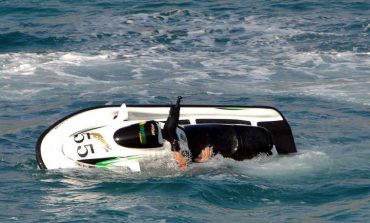 Ζευγάρι στην Μύκονο κάνει σεξ πάνω σε jet ski μέρα μεσημέρι (vid)