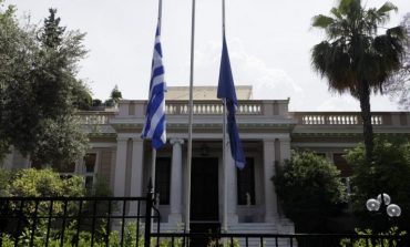 Παίζει το τελευταίο του «χαρτί» ο Α.Τσίπρας – Ανακοινώθηκε η σύνθεση της νέας Κυβέρνησης – Ολες οι δημοσκοπήσεις δείχνουν ότι η κυβέρνηση καταρρέει