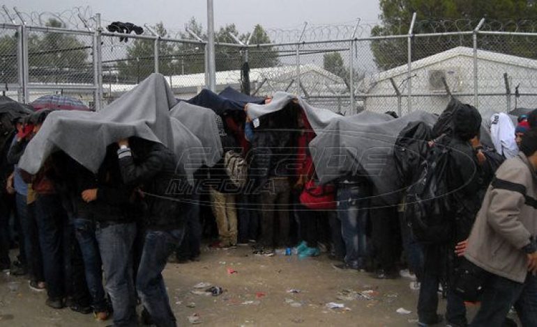 Μετακίνηση χιλιάδων προσφύγων λόγω κακοκαιρίας εξετάζουν τα νησιά