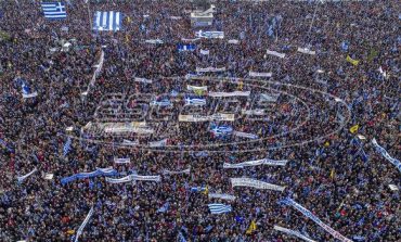 Μαζικές κινητοποιήσεις έξω από τη Βουλή: «Οι Έλληνες δεν παραχωρούμε το ιερό όνομα της Μακεδονίας» – Συλλαλητήριο στις 20 Ιανουαρίου στο Σύνταγμα