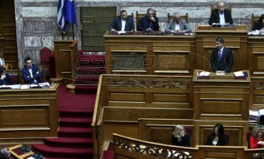 Δημογραφικό: Τι είπαν οι αρχηγοί στη Βουλή για την βραδυφλεγή "βόμβα"