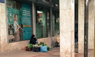 Λαμία: Πουλάει χόρτα για να βρει παρηγοριά - Η συγκλονιστική ιστορία της γιαγιάς Μαρίας