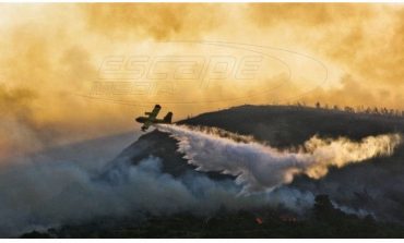 Φωτιά στο Λουτράκι: Ολονύχτια αναμένεται η μάχη με τις φλόγες - Εκκενώθηκαν μοναστήρια και γηροκομείο