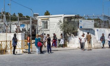 «Athens-Athens» φώναζαν οι ανήλικοι στην εξέγερση στη Μόρια - Με χημικά επενέβησαν οι αστυνομικοί